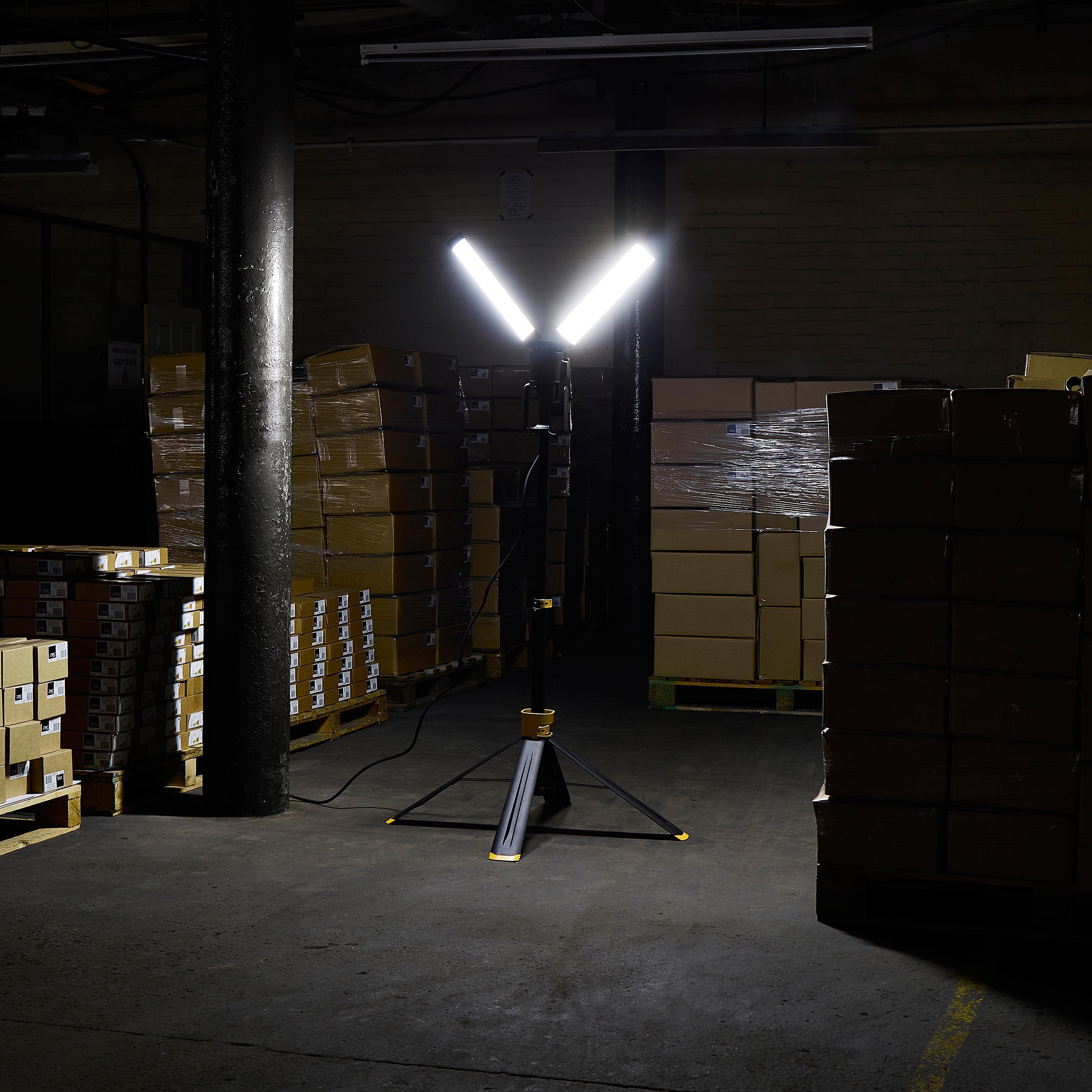 Stanley 2 x 40W Area Tower Light with Mains Power Outlet Socket. IP54. 8000 Lumens.