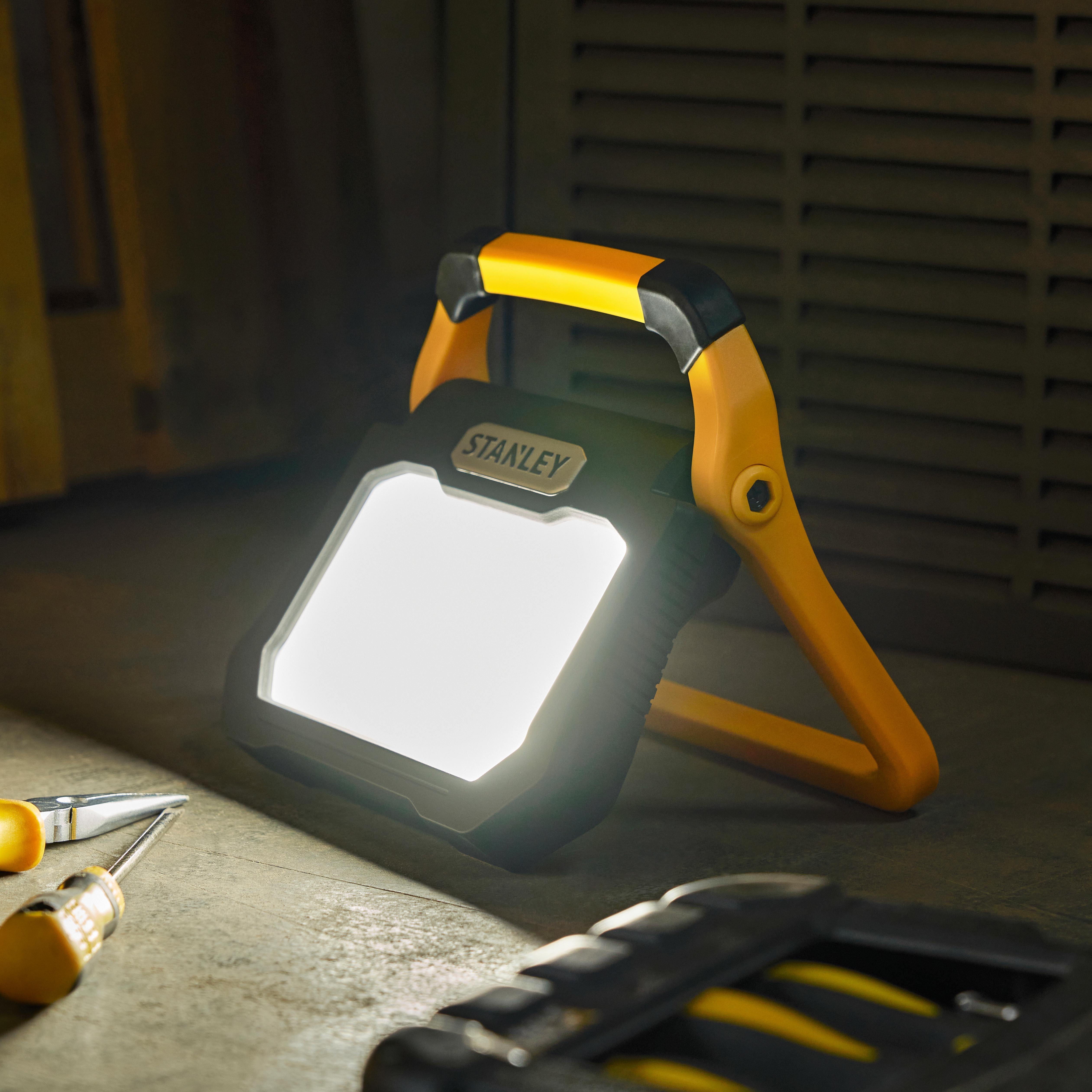 Stanley 40W Mains Powered Worklight. 4000 Lumens. IP54.