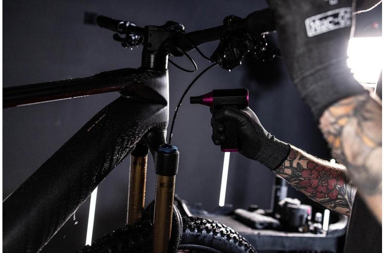 Muc-Off It Blows Precision Air Blaster Muc-Off It Blows Precision Air Blaster