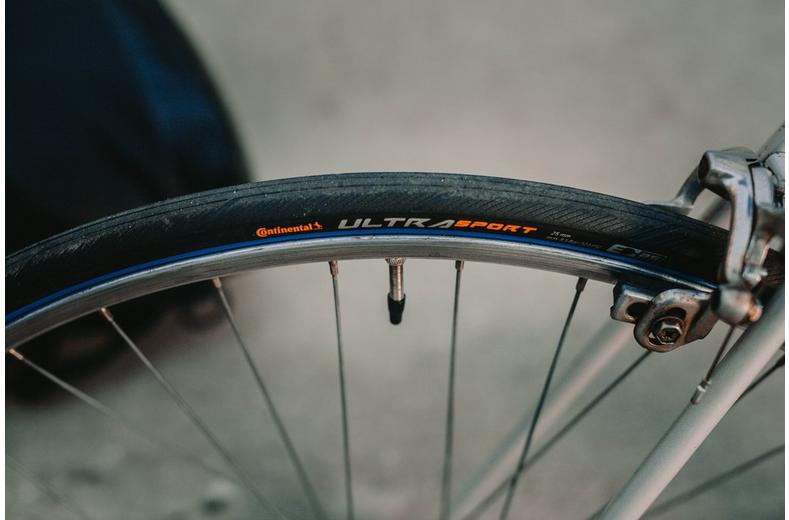 Continental Ultra Sport III Wired Bike Tyre, 700x25c Continental Ultra Sport III Wired Bike Tyre, 700x25c