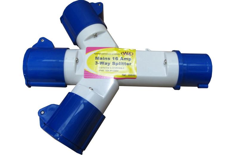 W4 Mains 3-Way Splitter 16 Amp W4 Mains 3-Way Splitter 16 Amp