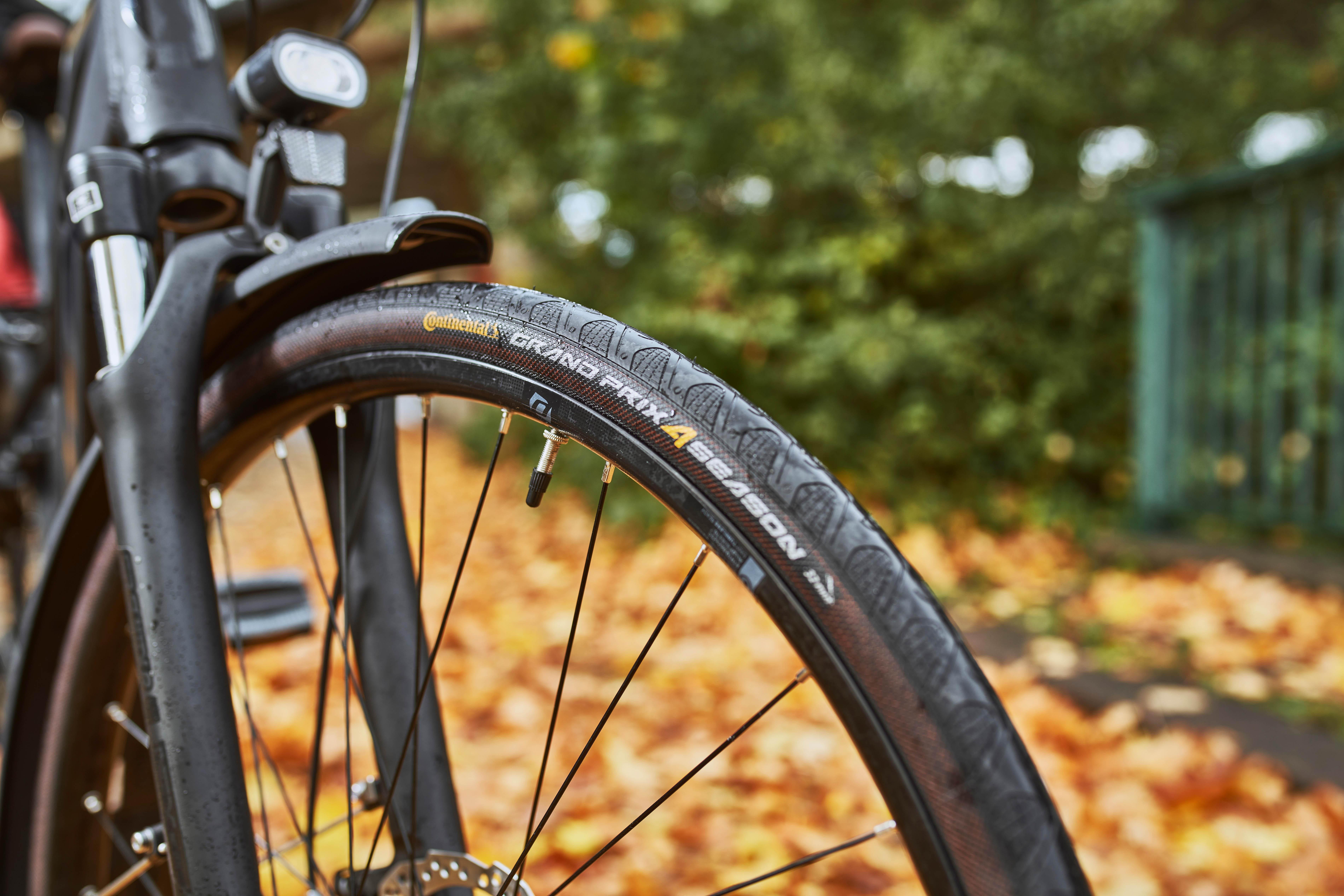 Continental GP 4-Season Tyre & Tube Bundle