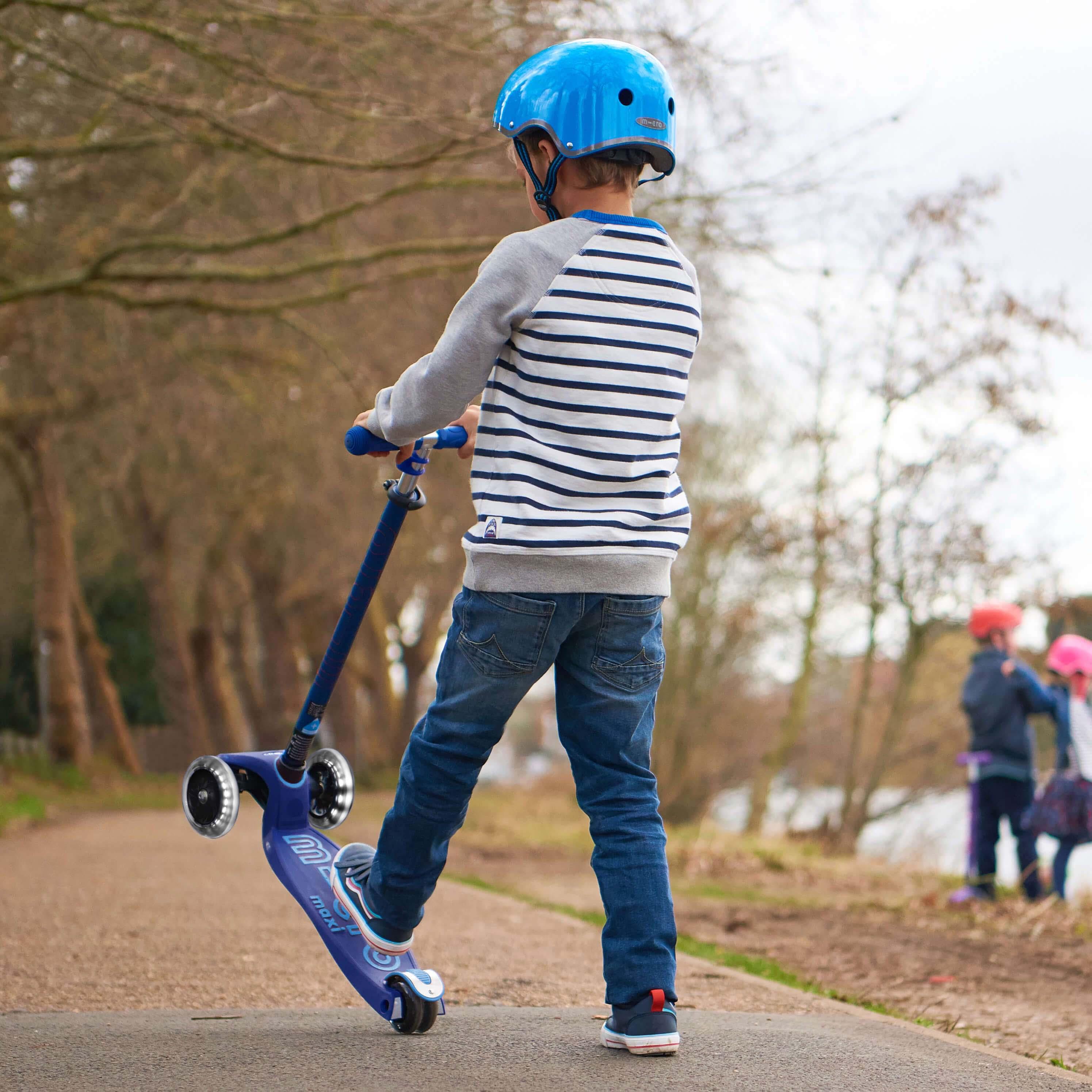 Maxi Micro Glow Deluxe LED Scooter