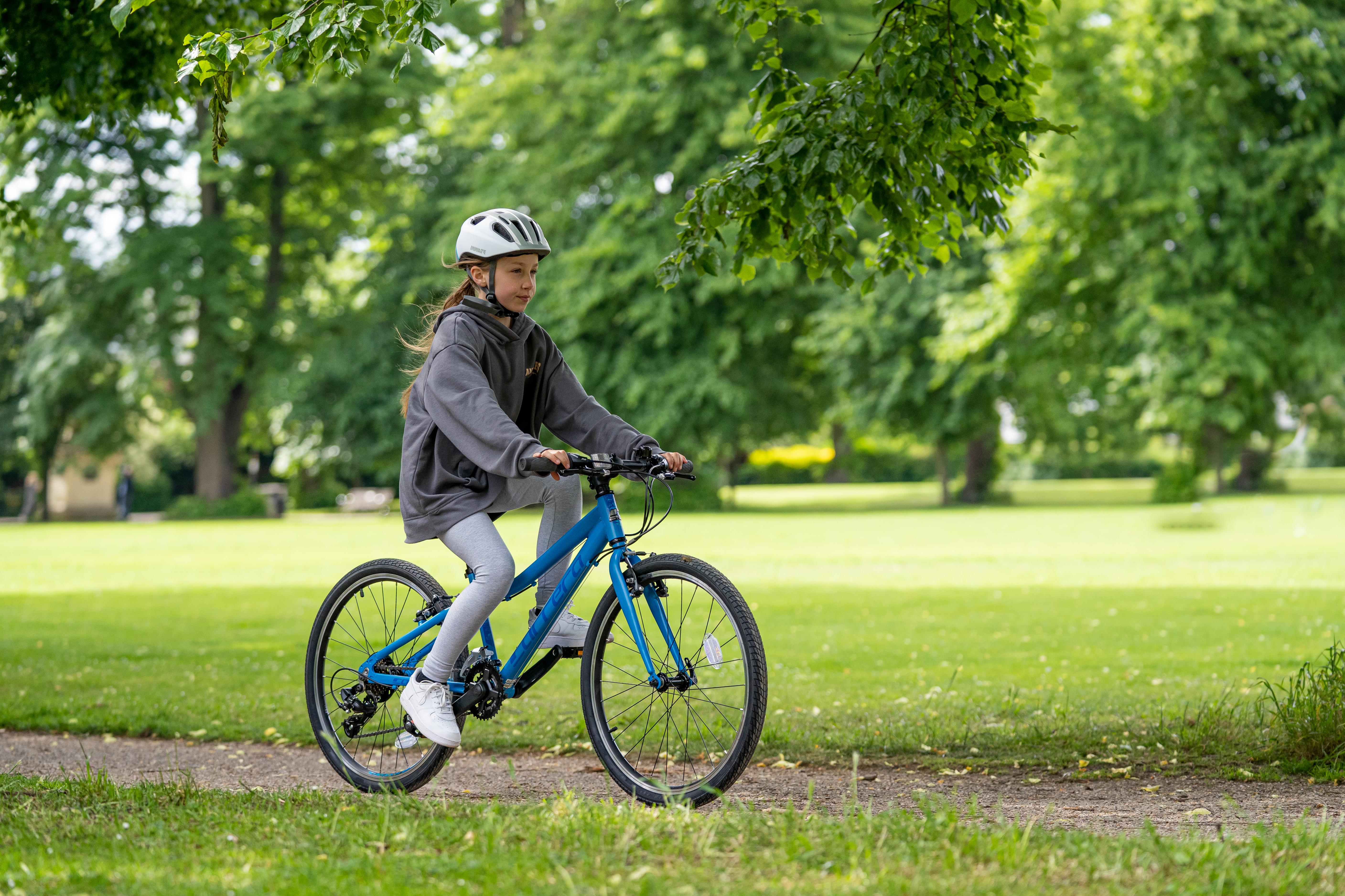 Carrera Saruna Junior Hybrid Bike - 24" Wheel