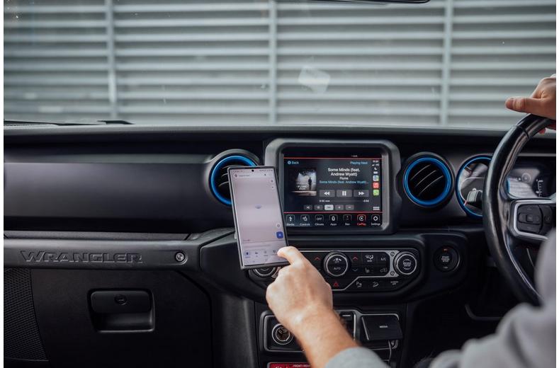 Quad Lock Wireless Charging Head for Car / Desk Quad Lock Wireless Charging Head for Car / Desk