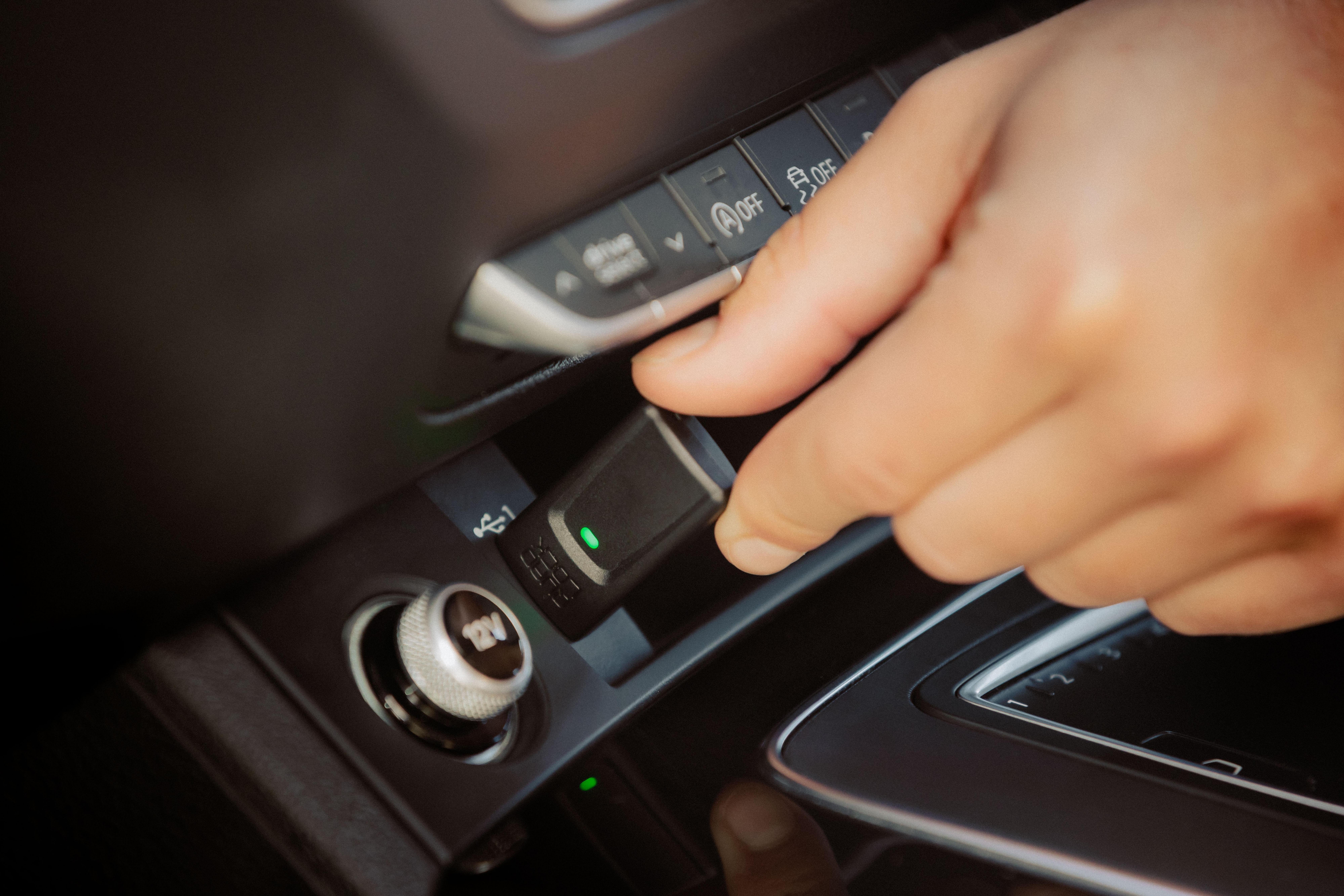 Quad Lock Wireless CarPlay / Android Auto Adaptor