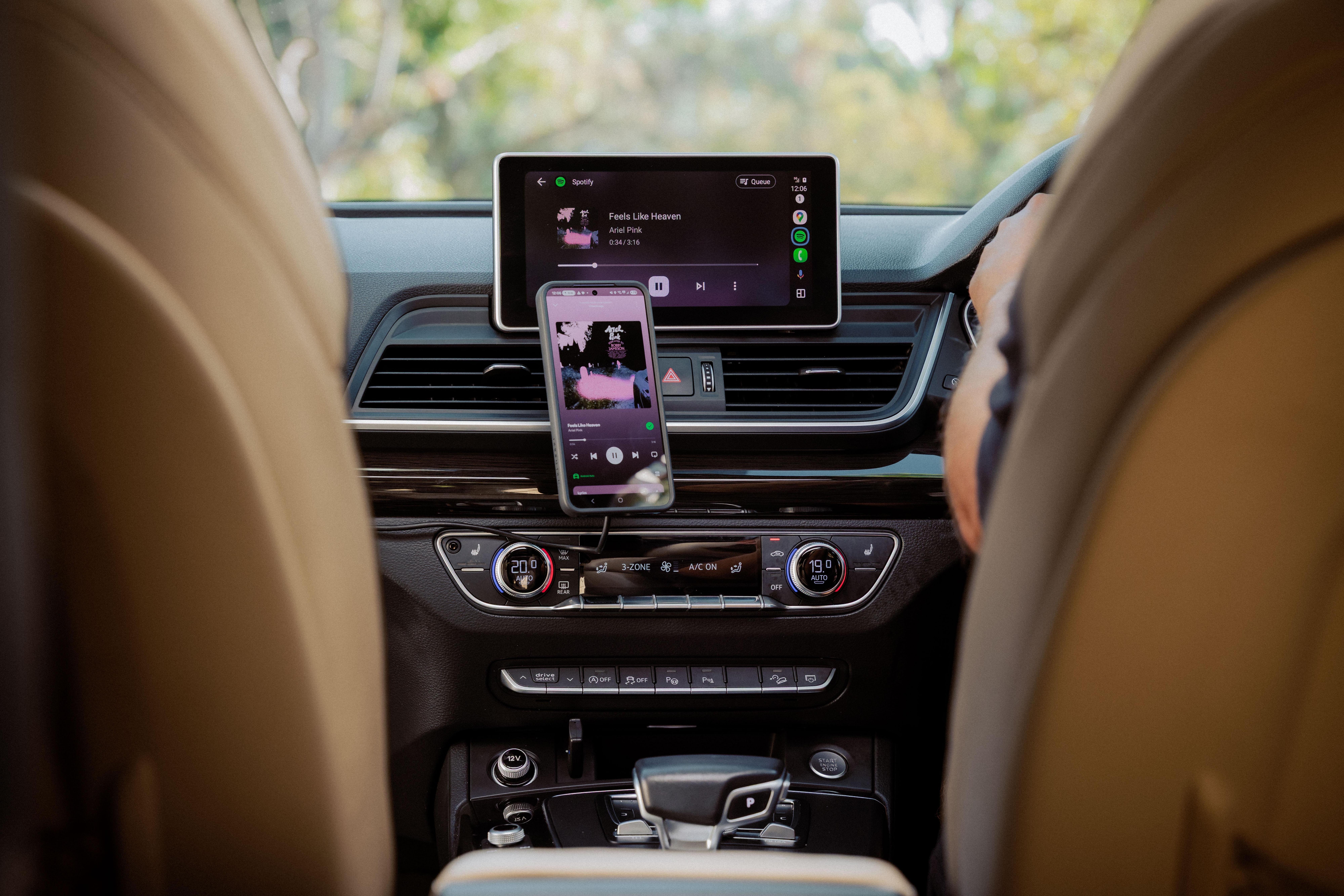 Quad Lock Wireless CarPlay / Android Auto Adaptor