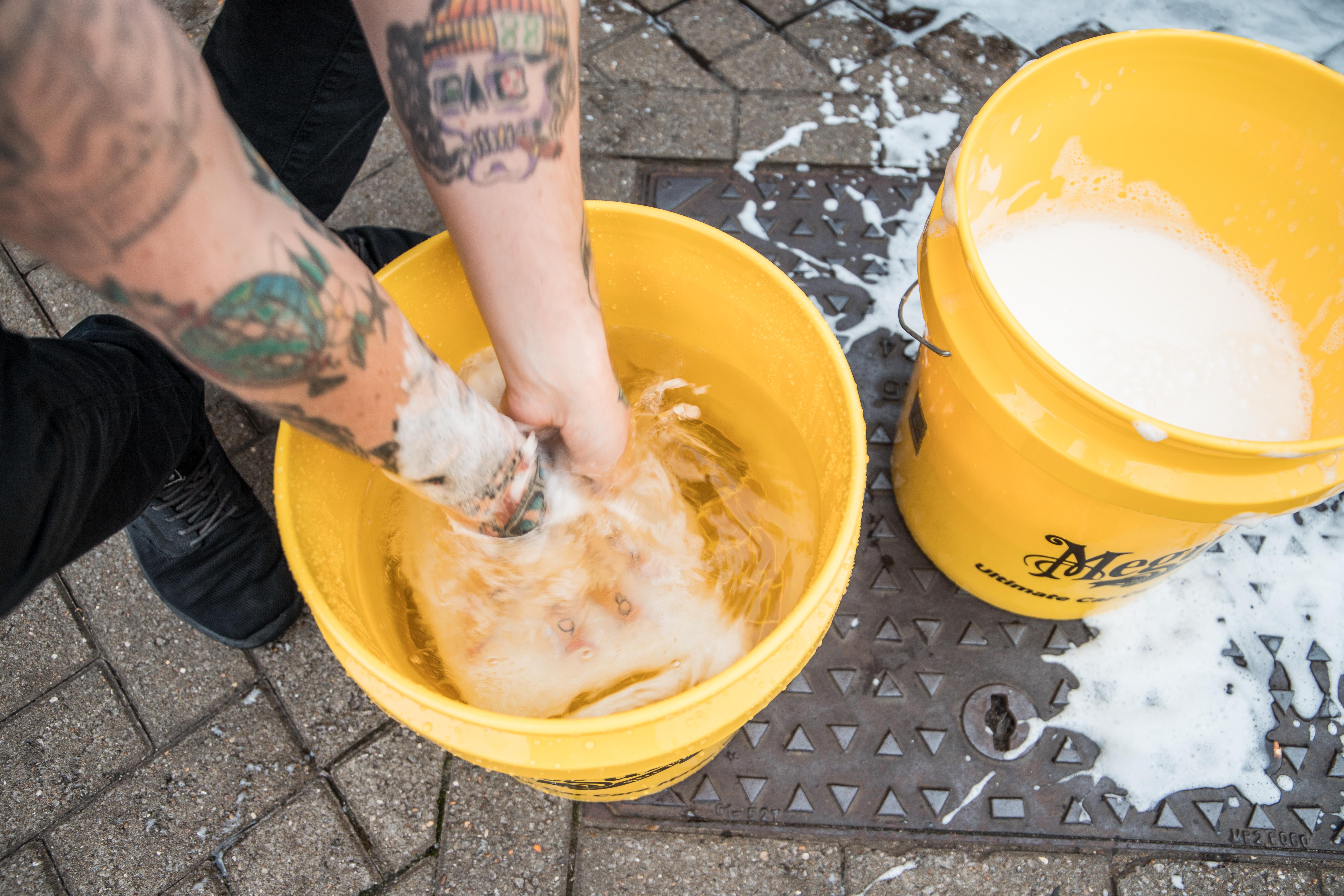 Meguiars RG203 5 Gallon Yellow Bucket