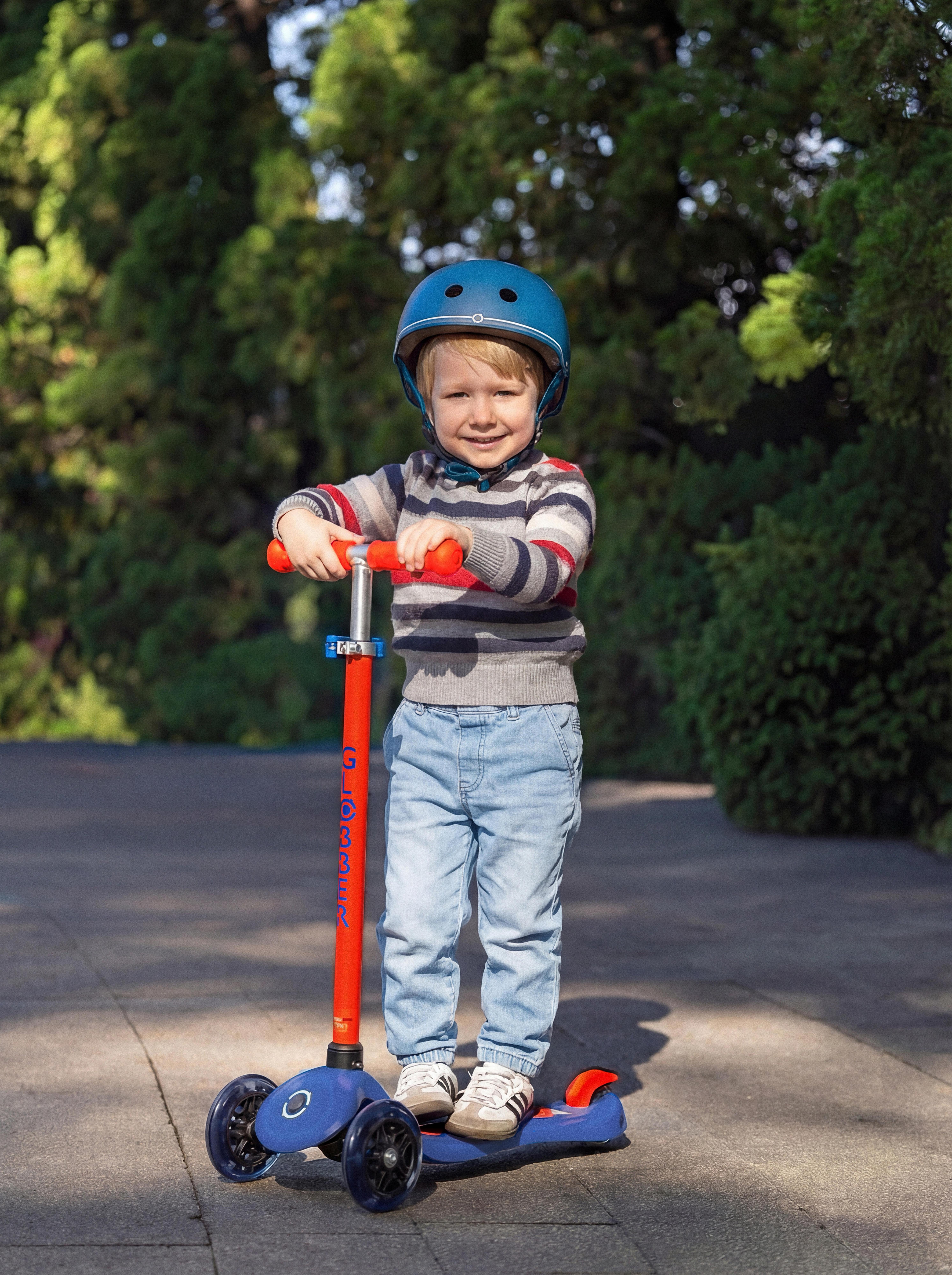 Globber Neon LED Scooter - Purple/Pink