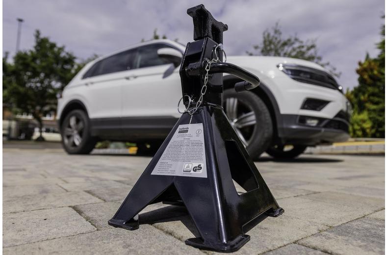 Halfords Advanced 4 Tonne Magic Quick-Lift Jack Stands Halfords Advanced 4 Tonne Magic Quick-Lift Jack Stands