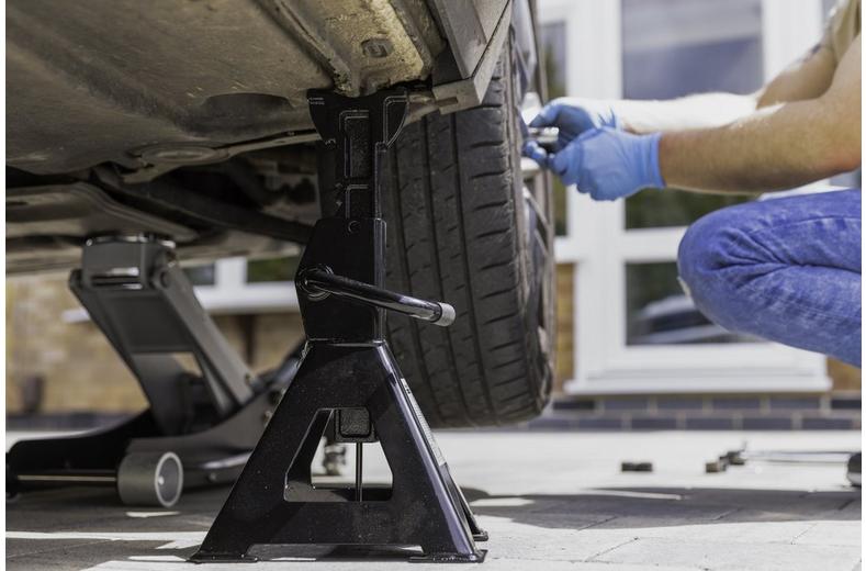 Halfords Advanced 4 Tonne Magic Quick-Lift Jack Stands Halfords Advanced 4 Tonne Magic Quick-Lift Jack Stands