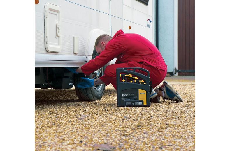 EM203 Chain Driven Caravan Mover EM203 Chain Driven Caravan Mover