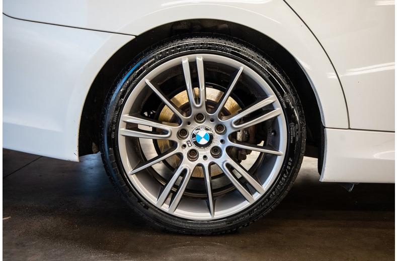 Meguiars High Gloss Hot Shine Tyre Spray 710ml Meguiars High Gloss Hot Shine Tyre Spray 710ml