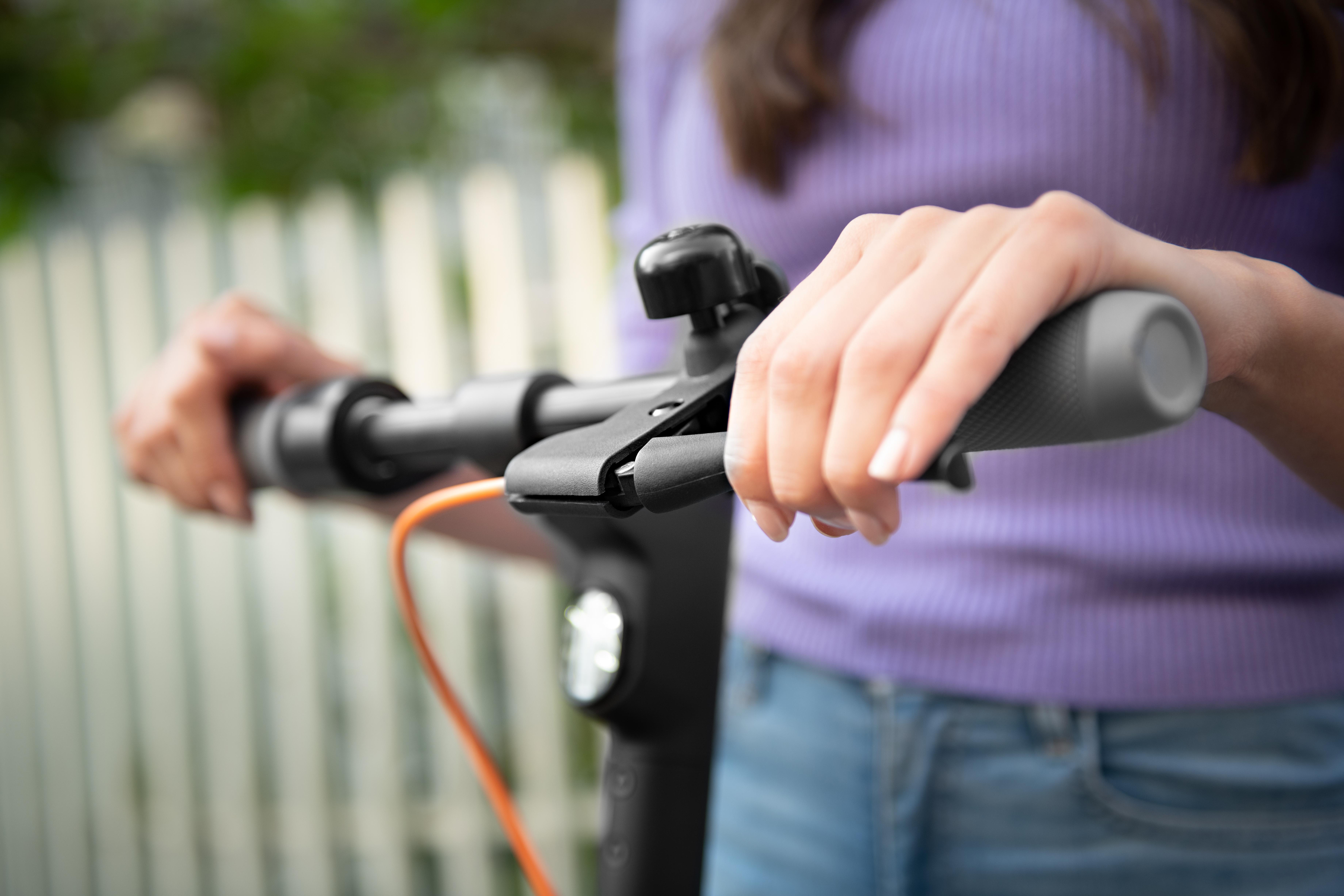 Segway Ninebot F30E Electric Scooter | Halfords UK