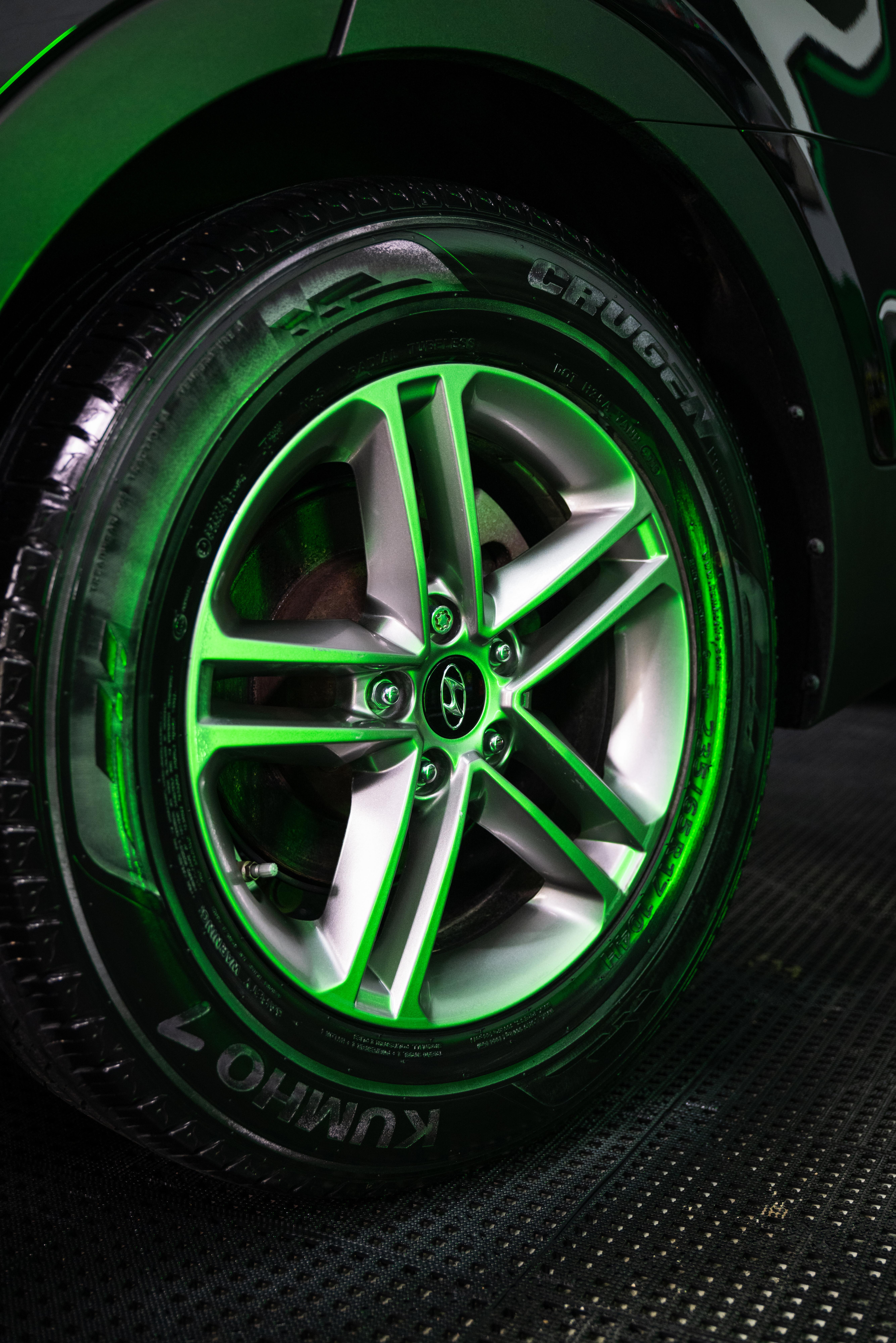 Turtle Wax Hybrid Solutions Hyper Foam Wheel Cleaner & Tyre Prep 680ml