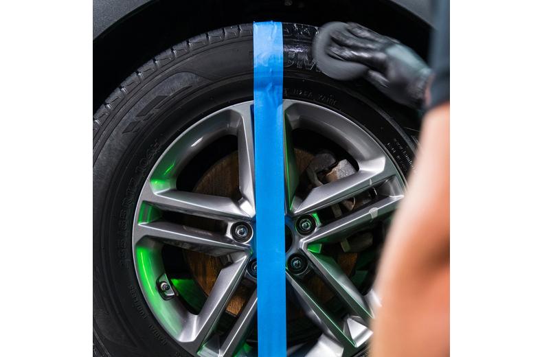 Turtle Wax Hybrid Solutions Graphene Acrylic Tyre Shine Spray Coating 680ml Turtle Wax Hybrid Solutions Graphene Acrylic Tyre Shine Spray Coating 680ml