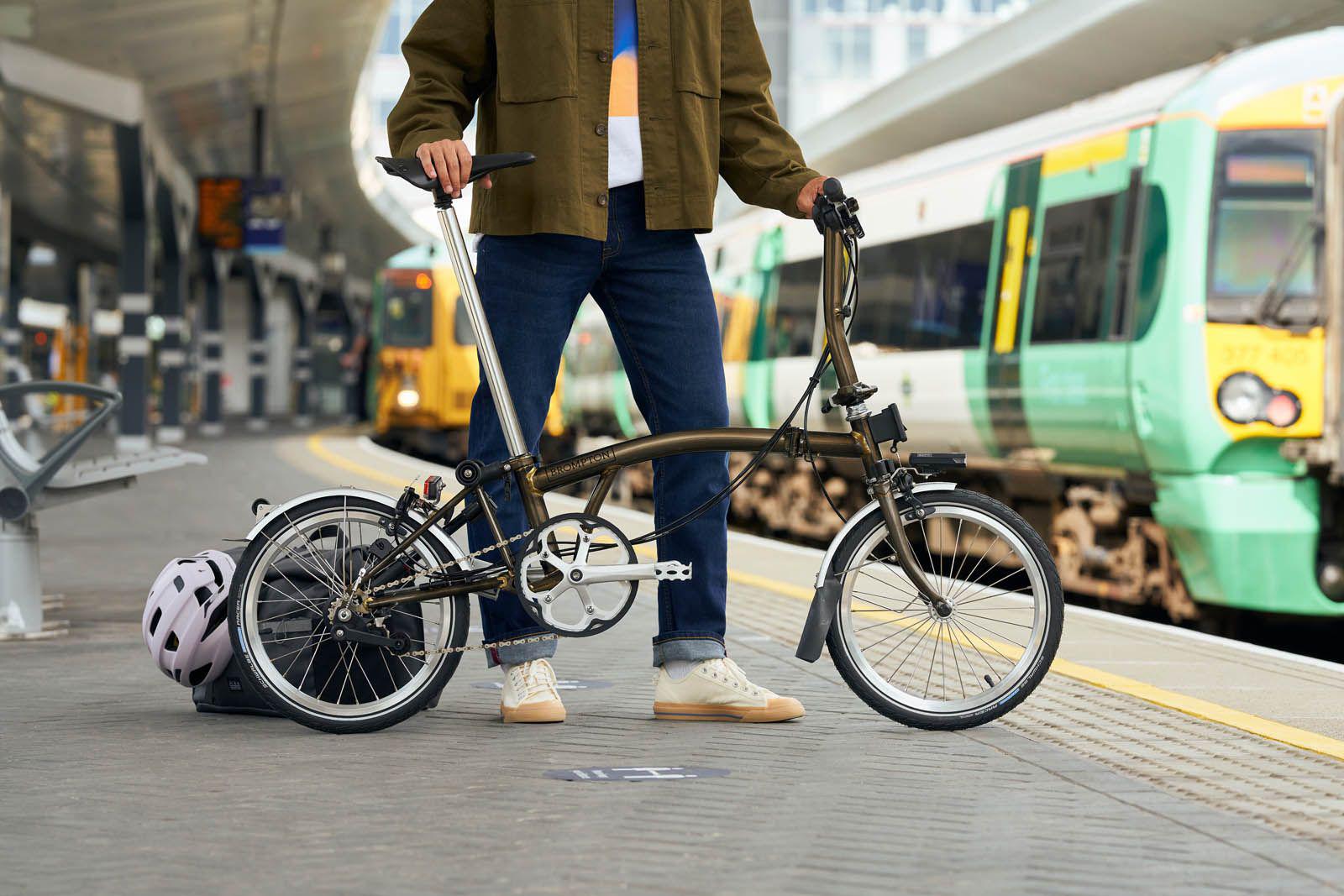 Ex-Display Brompton C Line Explore Mid Handlebar Folding Bike, Black Lacquer - 16" Wheel