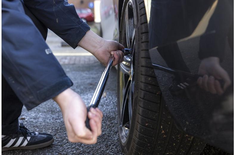 Halfords Extending Wheel Nut Wrench Halfords Extending Wheel Nut Wrench