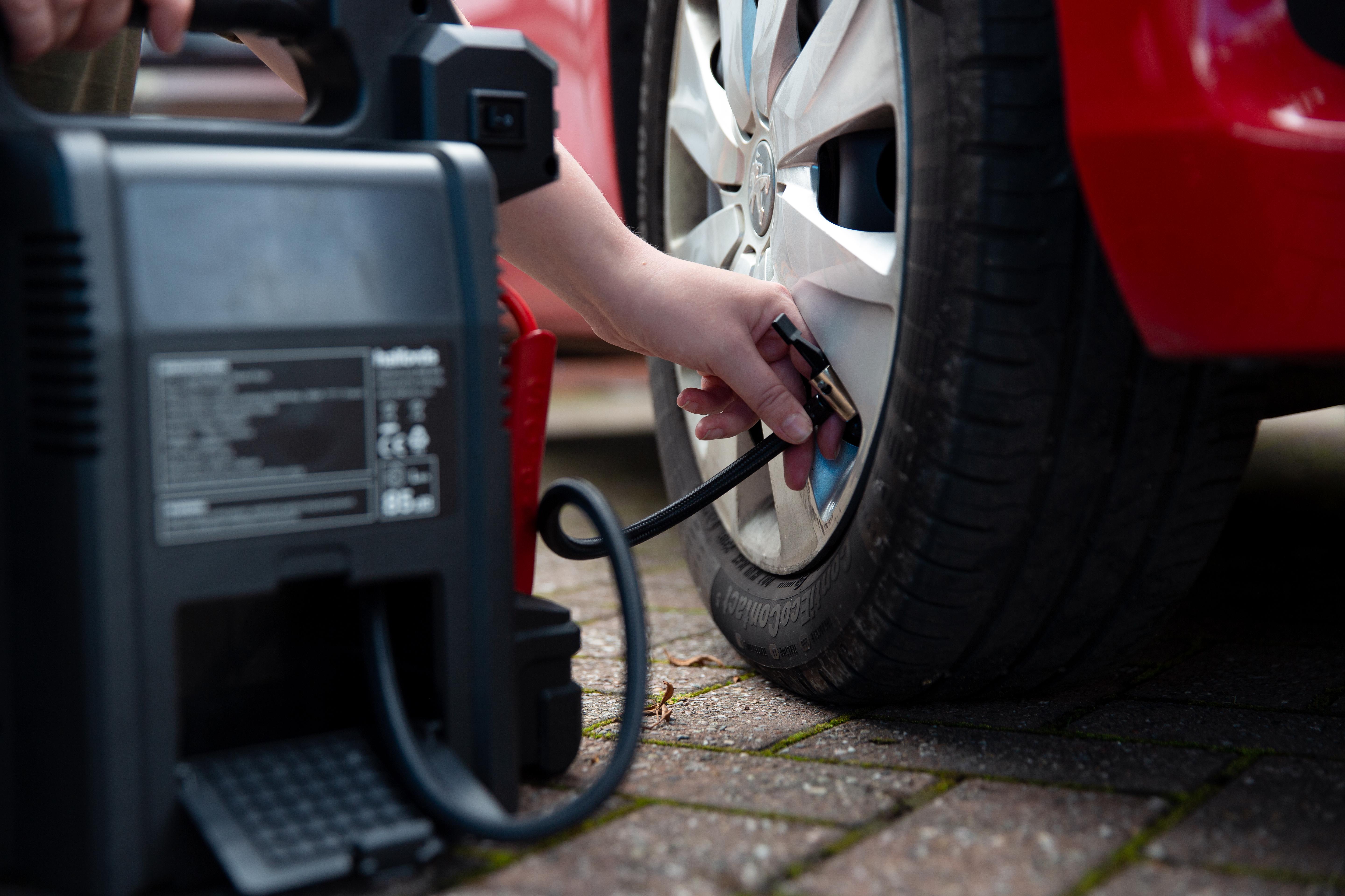 Halfords 6-in-1 Jump Starter Power Pack