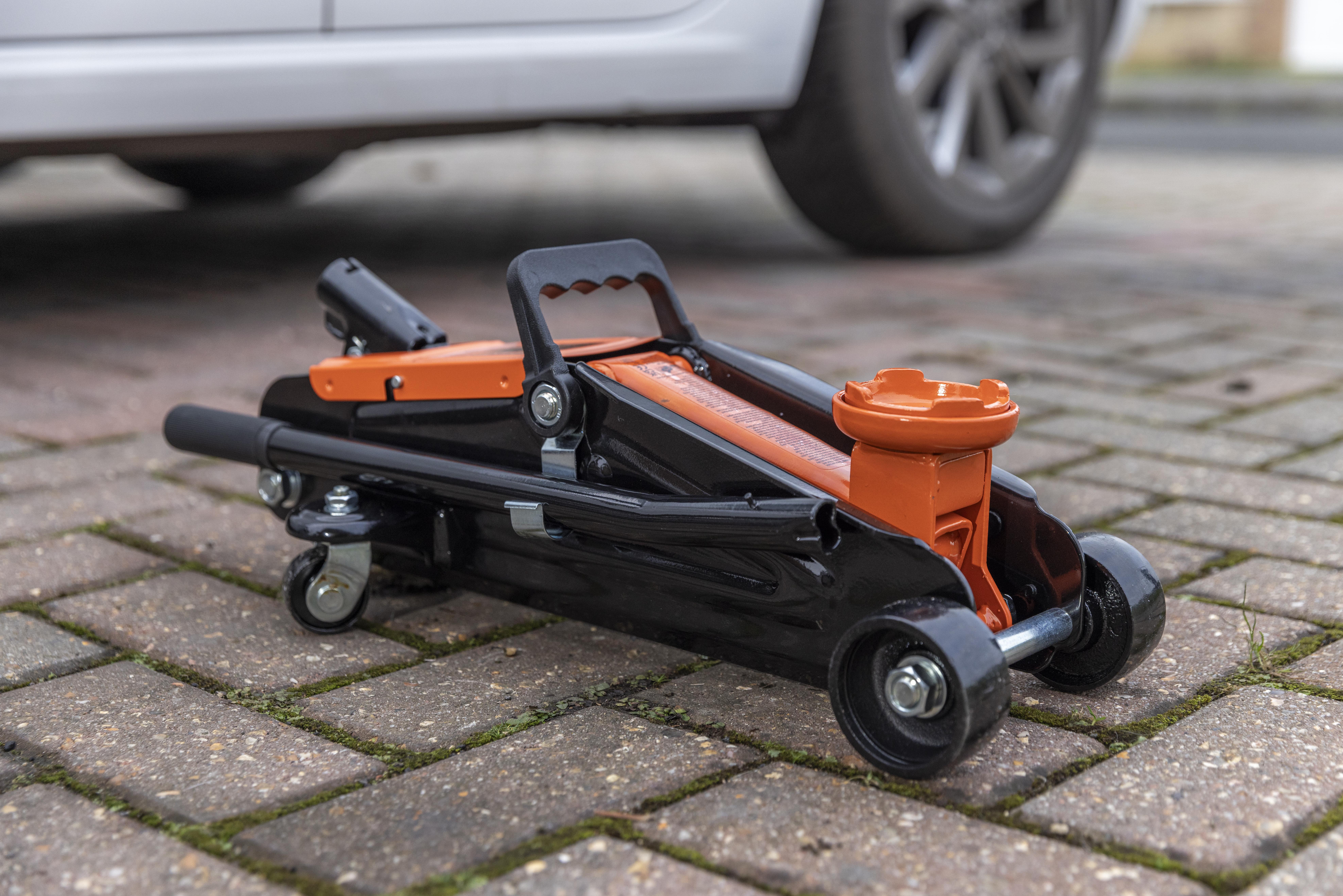 Halfords 2 Tonne Low Profile Hydraulic Trolley Jack