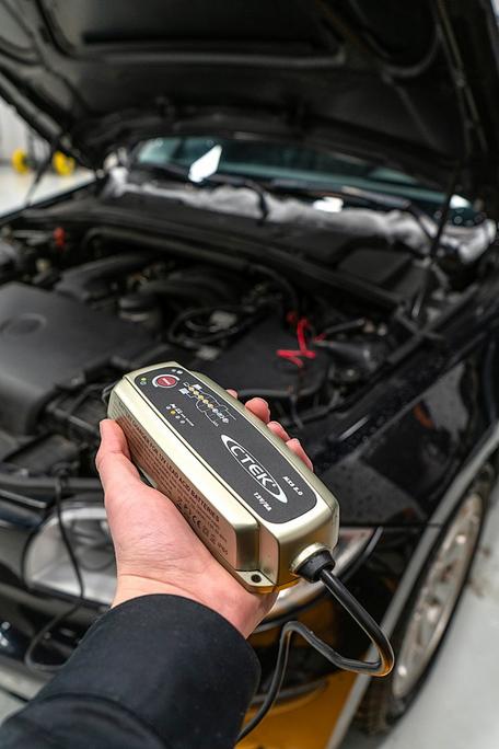 Car battery trickle store charger halfords