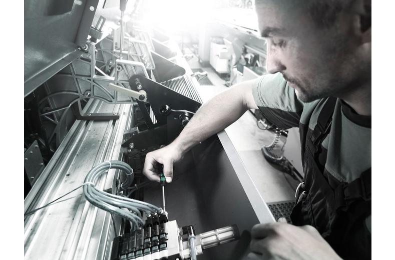 Wera Kraftform Micro 12 Universal 1 Screwdriver Set 12pcs Wera Kraftform Micro 12 Universal 1 Screwdriver Set 12pcs