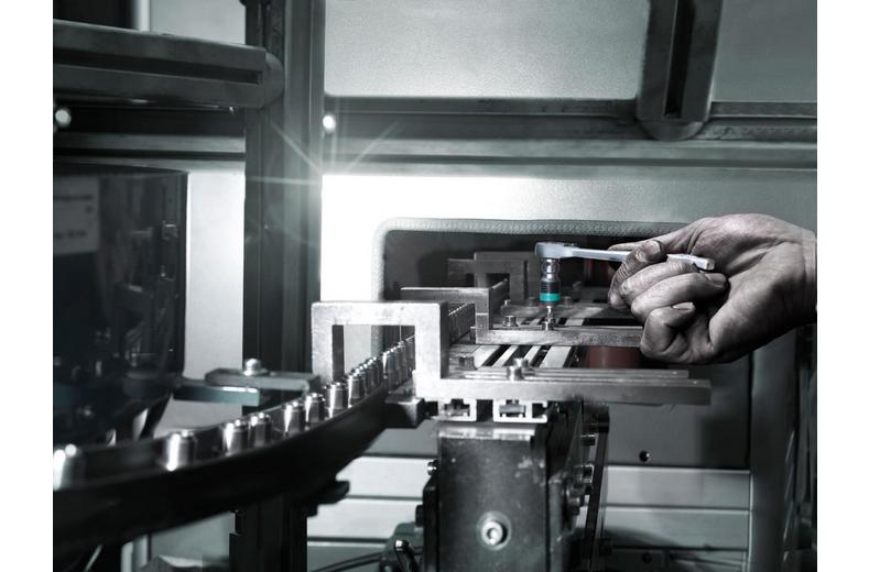 Wera 8004 A Zyklop Metal Ratchet with switch lever and 1/4 drive Wera 8004 A Zyklop Metal Ratchet with switch lever and 1/4 drive