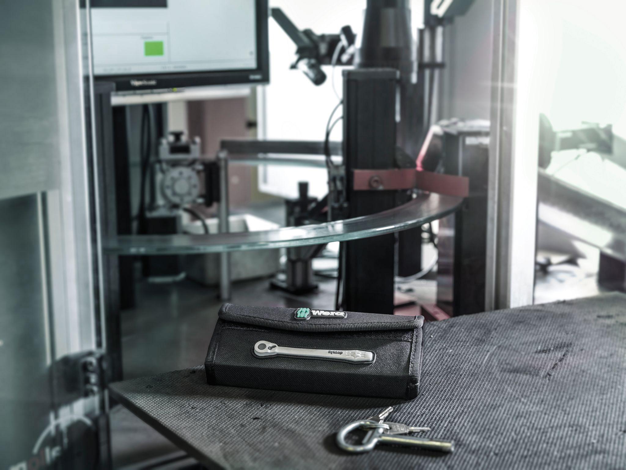 Wera 8100 SA 8 Zyklop Metal Ratchet Set With Switch Lever 1/4 Drive