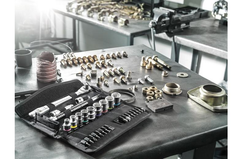 Wera 8100 SB 7 Zyklop Metal Ratchet Set With Push-Through Square 3/8 Drive Wera 8100 SB 7 Zyklop Metal Ratchet Set With Push-Through Square 3/8 Drive