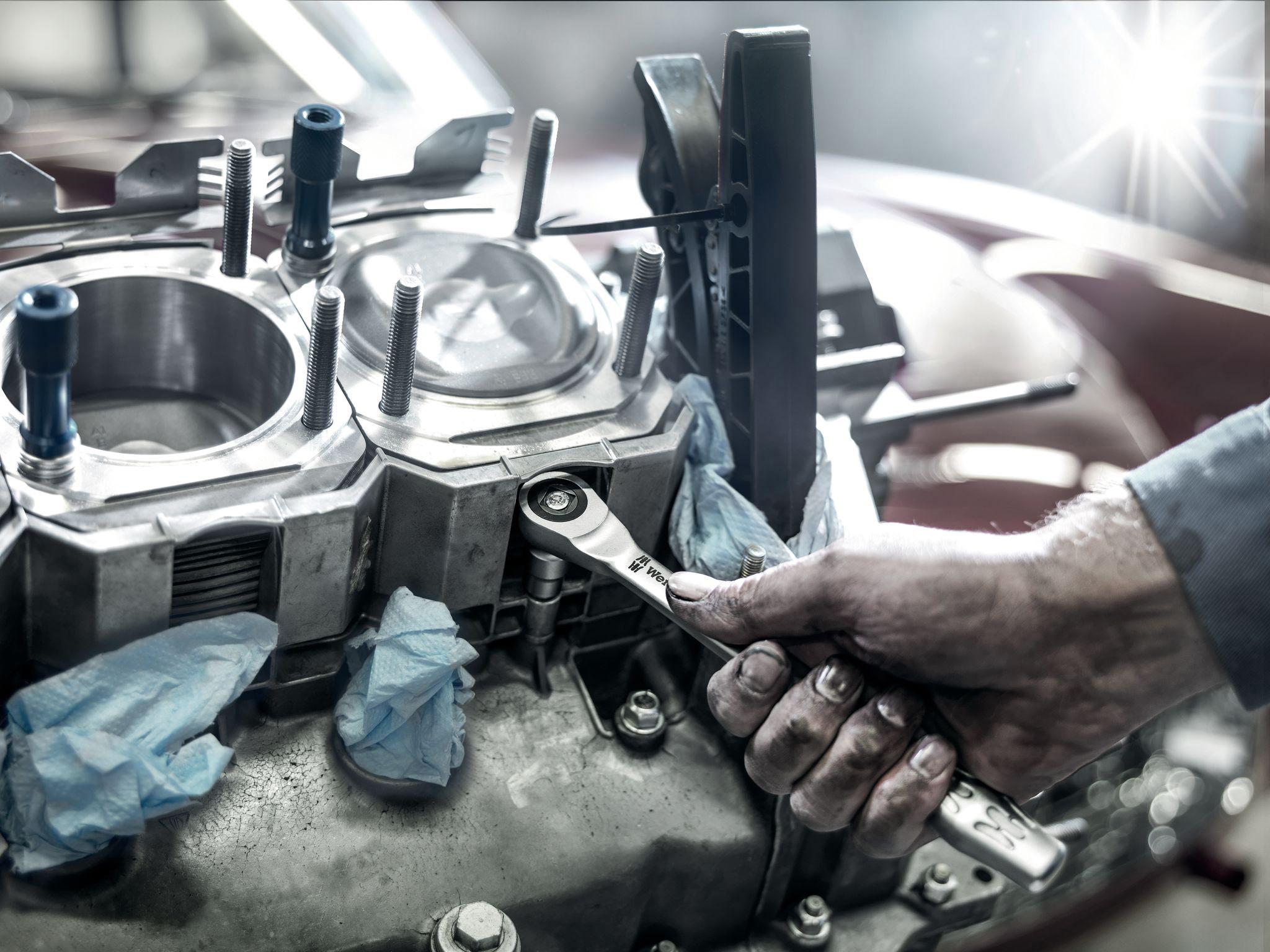 Wera 8003 C Zyklop Metal Ratchet With Push-Through Square And 1/2 Drive