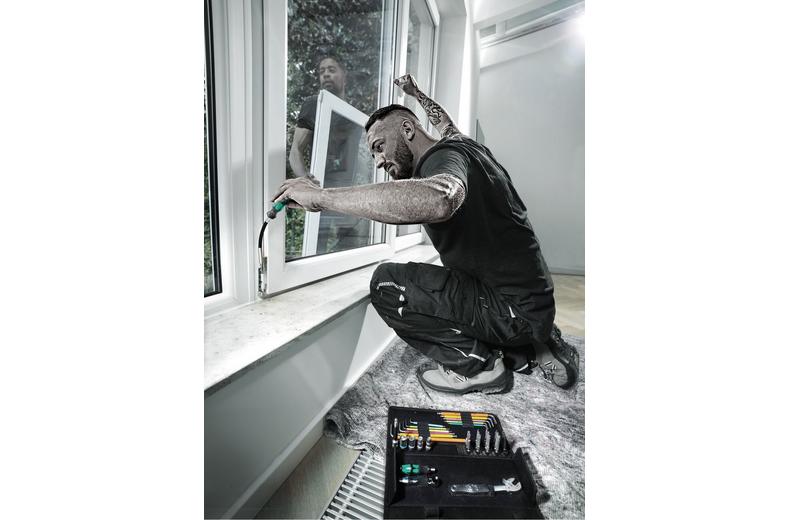 Wera 393 S Bitholding Screwdriver Extra Slim With Flexible Shaft Wera 393 S Bitholding Screwdriver Extra Slim With Flexible Shaft