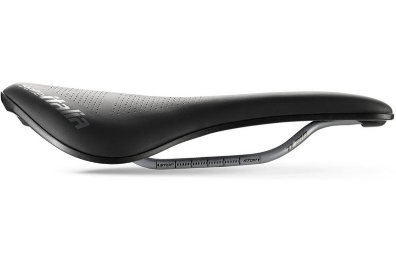 Selle Italia Novus Evo Boost TI 316 Superflow Saddle Black L3 Selle Italia Novus Evo Boost TI 316 Superflow Saddle Black L3