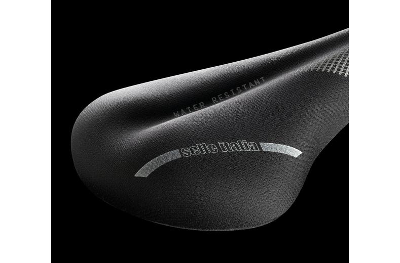 Selle Italia Comfort Booster Saddle Cover - Small Selle Italia Comfort Booster Saddle Cover - Small