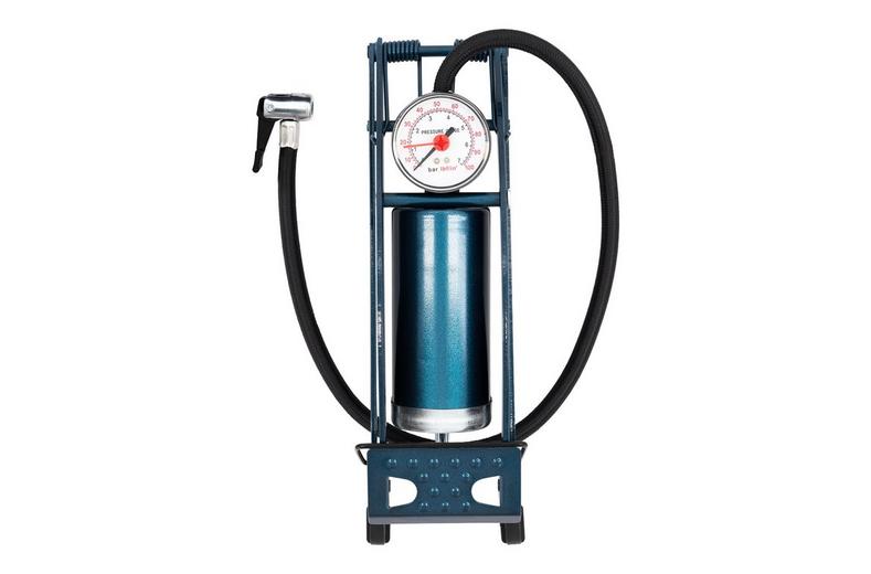 Halfords Essentials Metal Barrel Foot Pump and Gauge Halfords Essentials Metal Barrel Foot Pump and Gauge