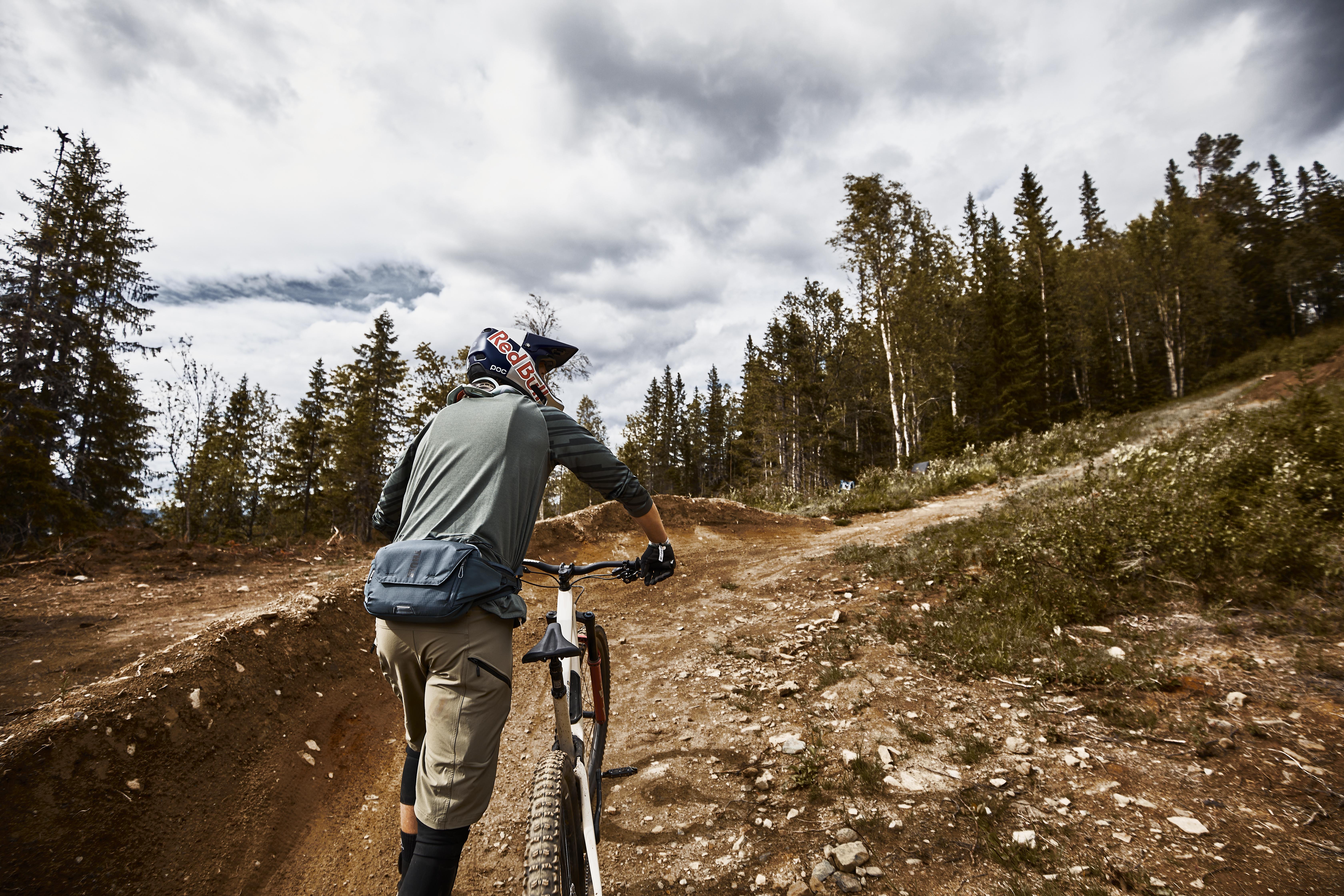 Thule Rail Hip Hydration Pack 4L