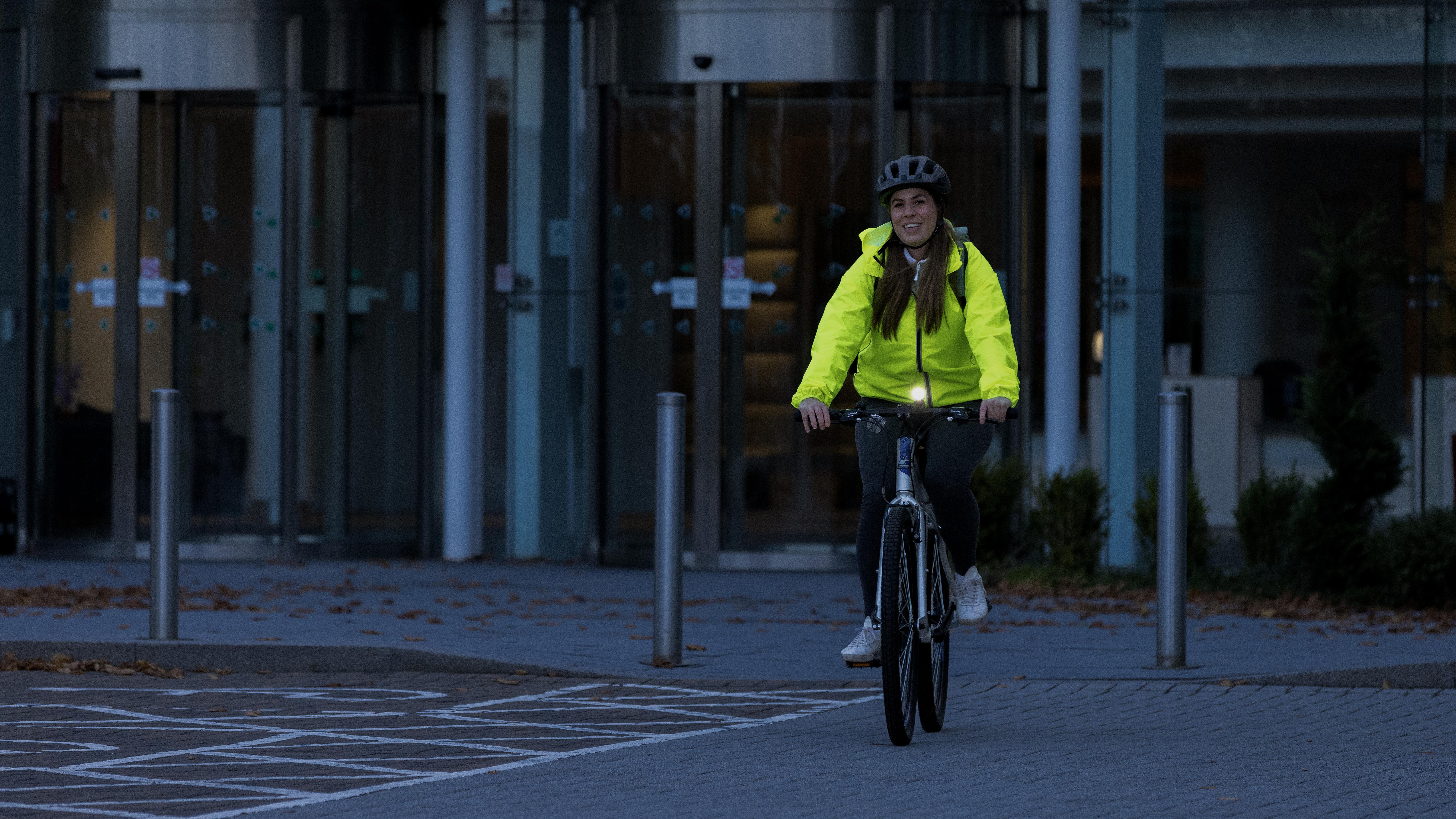 Halfords Advanced 200 Lumen Front Bike Light