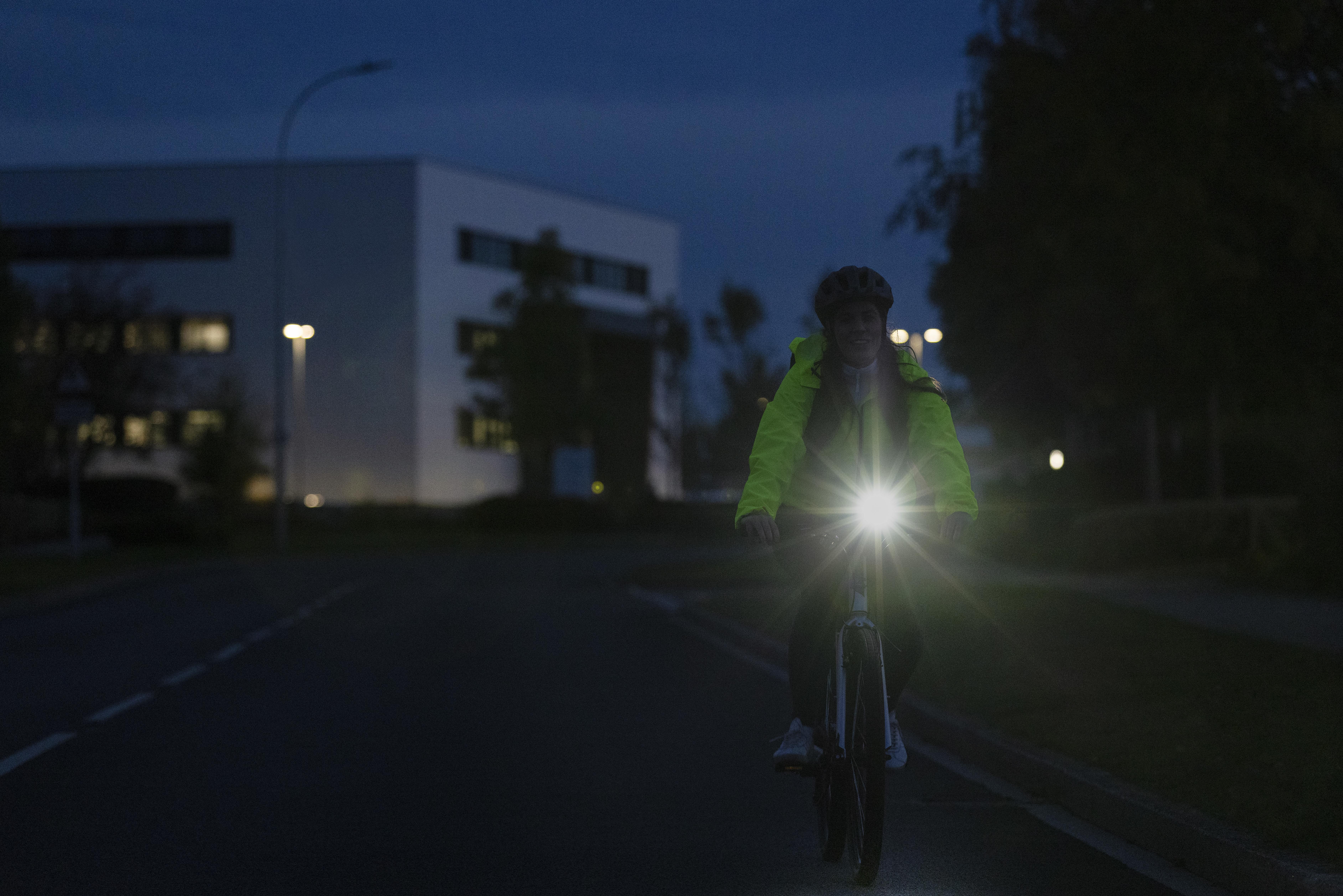 Halfords Advanced 200 Lumen Front Bike Light