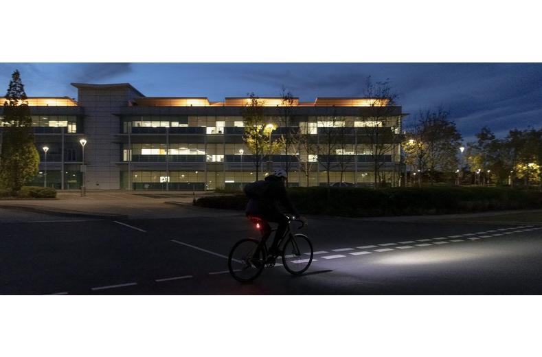 Halfords Advanced 1800 Lumen Front Bike Light Halfords Advanced 1800 Lumen Front Bike Light