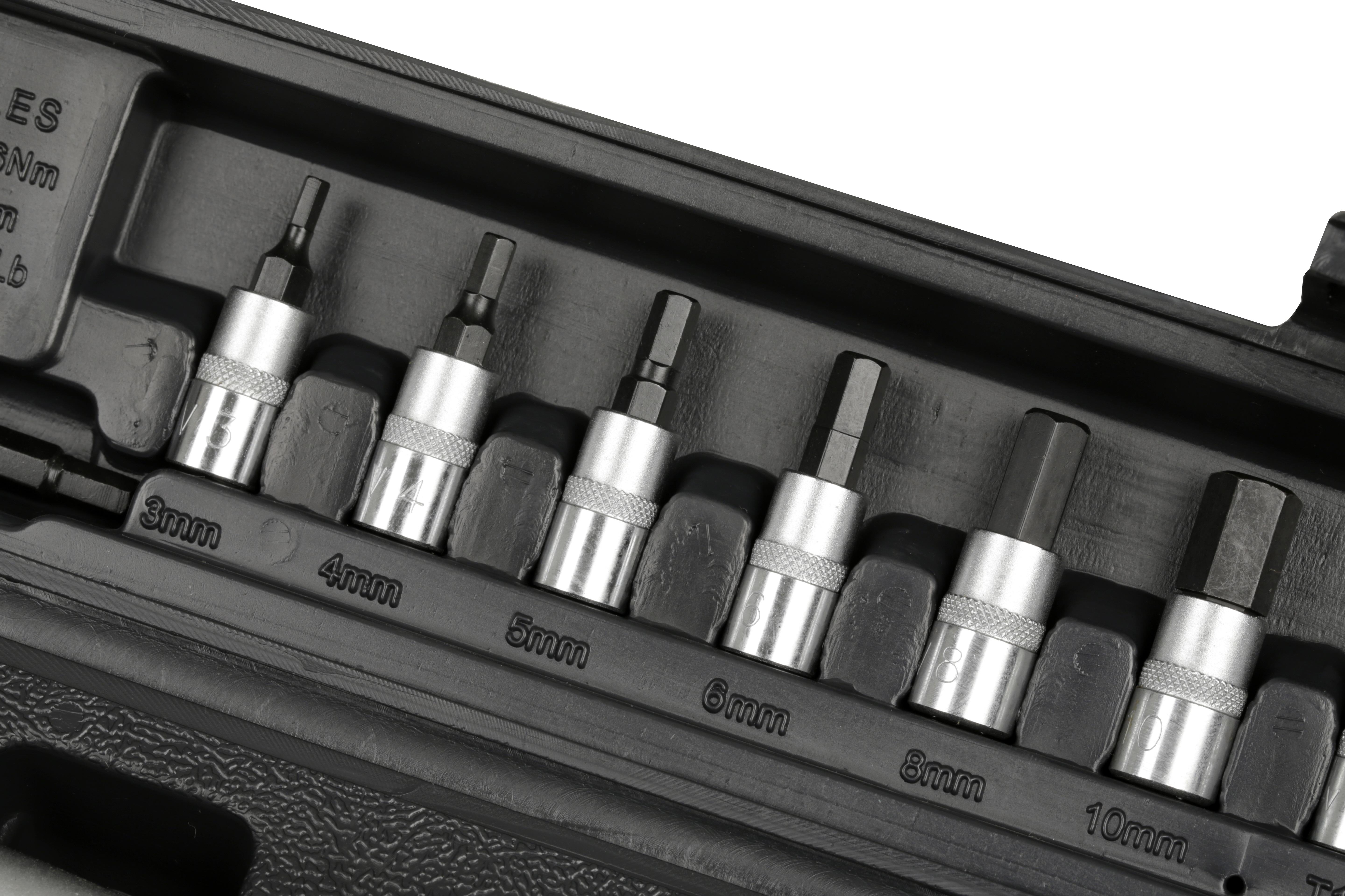 Halfords Torque Wrench with Sockets