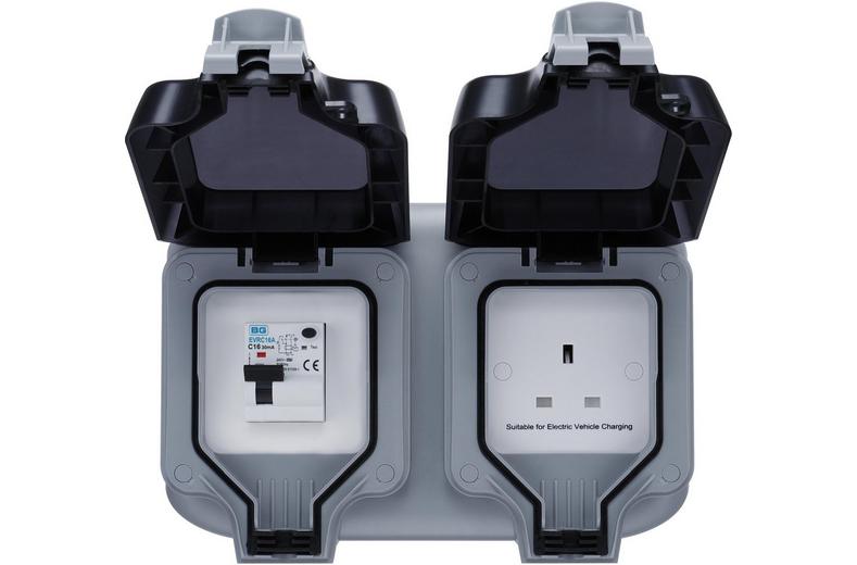 Masterplug Protected Outdoor Socket for Mode 2 Charging - 3Pin Masterplug Protected Outdoor Socket for Mode 2 Charging - 3Pin