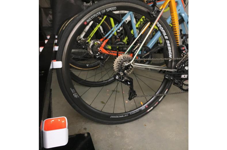 HORNIT Roadie Bike Holder CLUG Roadie White - Black HORNIT Roadie Bike Holder CLUG Roadie White - Black