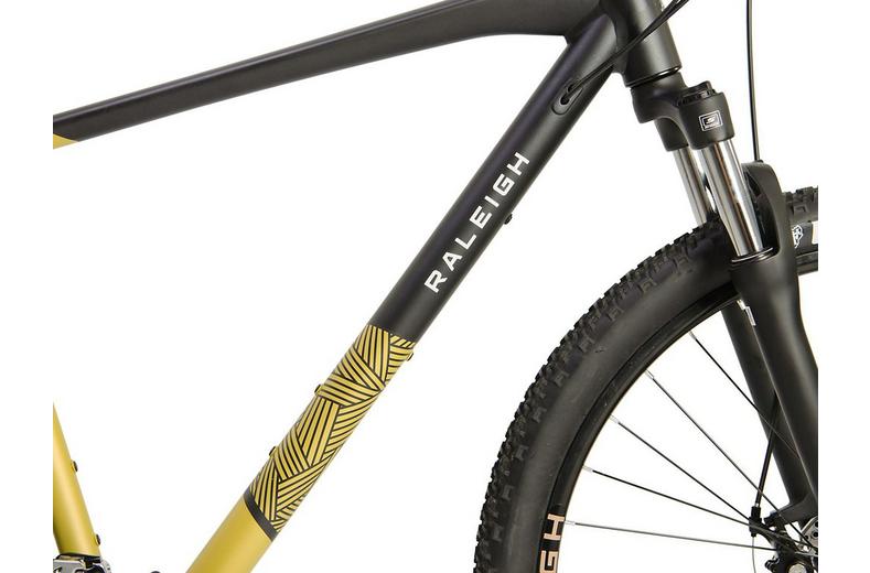 Raleigh Strada X Mens Hybrid Bike - S, M, L, XL Frames Raleigh Strada X Mens Hybrid Bike - S, M, L, XL Frames