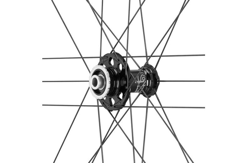 Campagnolo Shamal Carbon Disc Brake Wheelset Campagnolo Shamal Carbon Disc Brake Wheelset