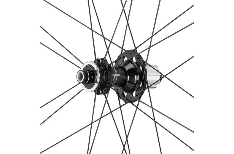 Campagnolo Shamal Carbon Disc Brake Wheelset Campagnolo Shamal Carbon Disc Brake Wheelset