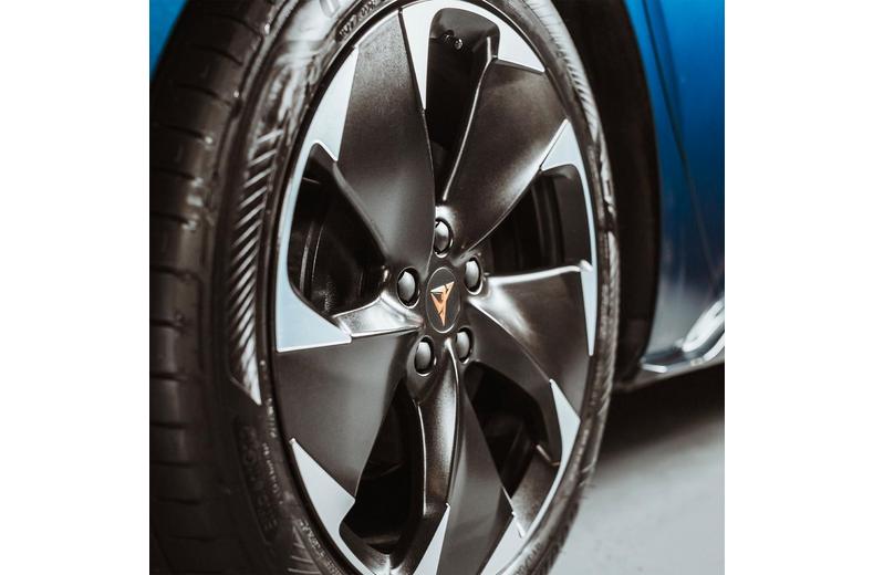 Autoglym Custom Wheel Cleaner 500ml Autoglym Custom Wheel Cleaner 500ml