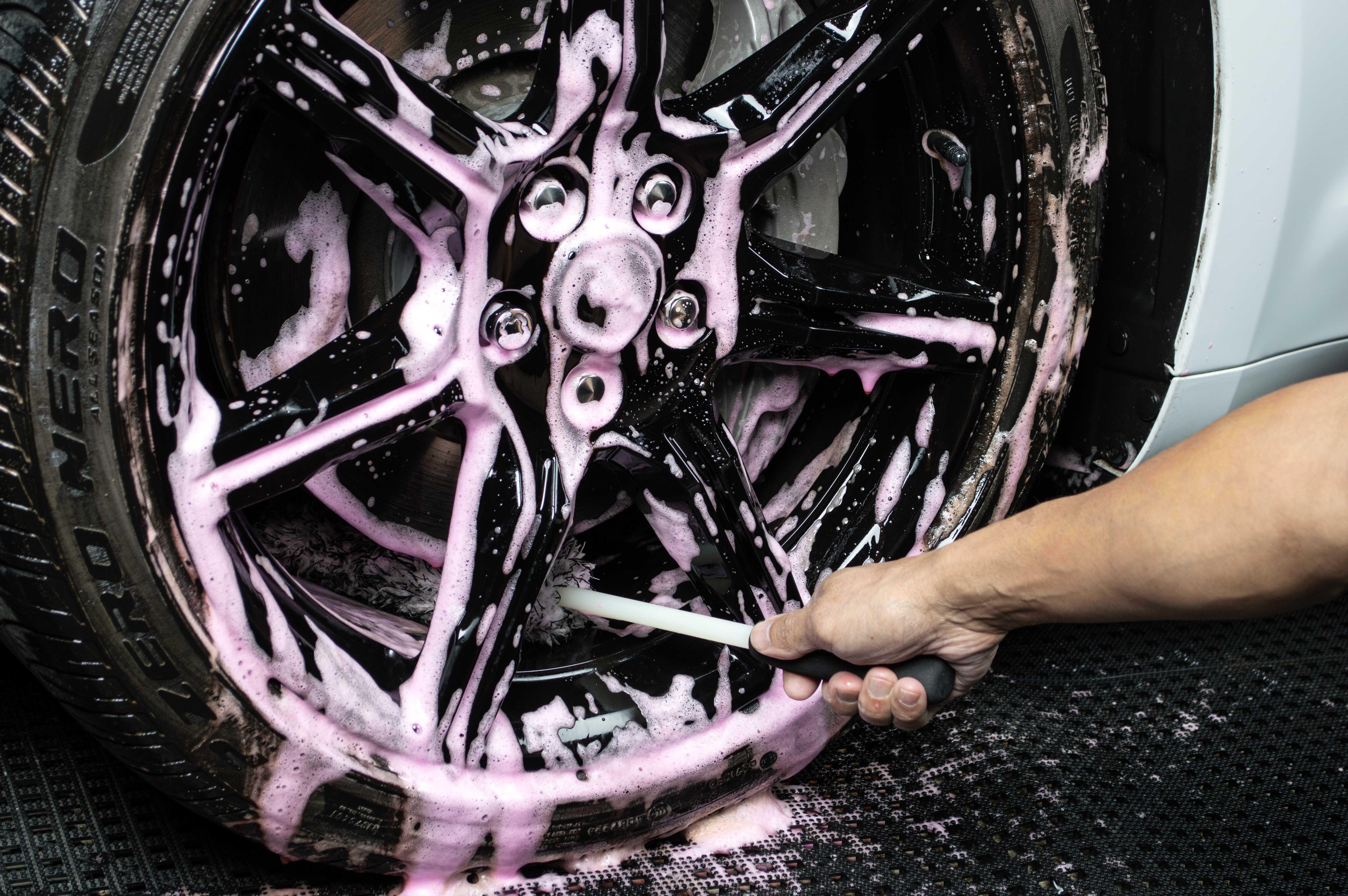 Turtle Wax Hybrid Solutions Ultimate Wooly Wheel Brush