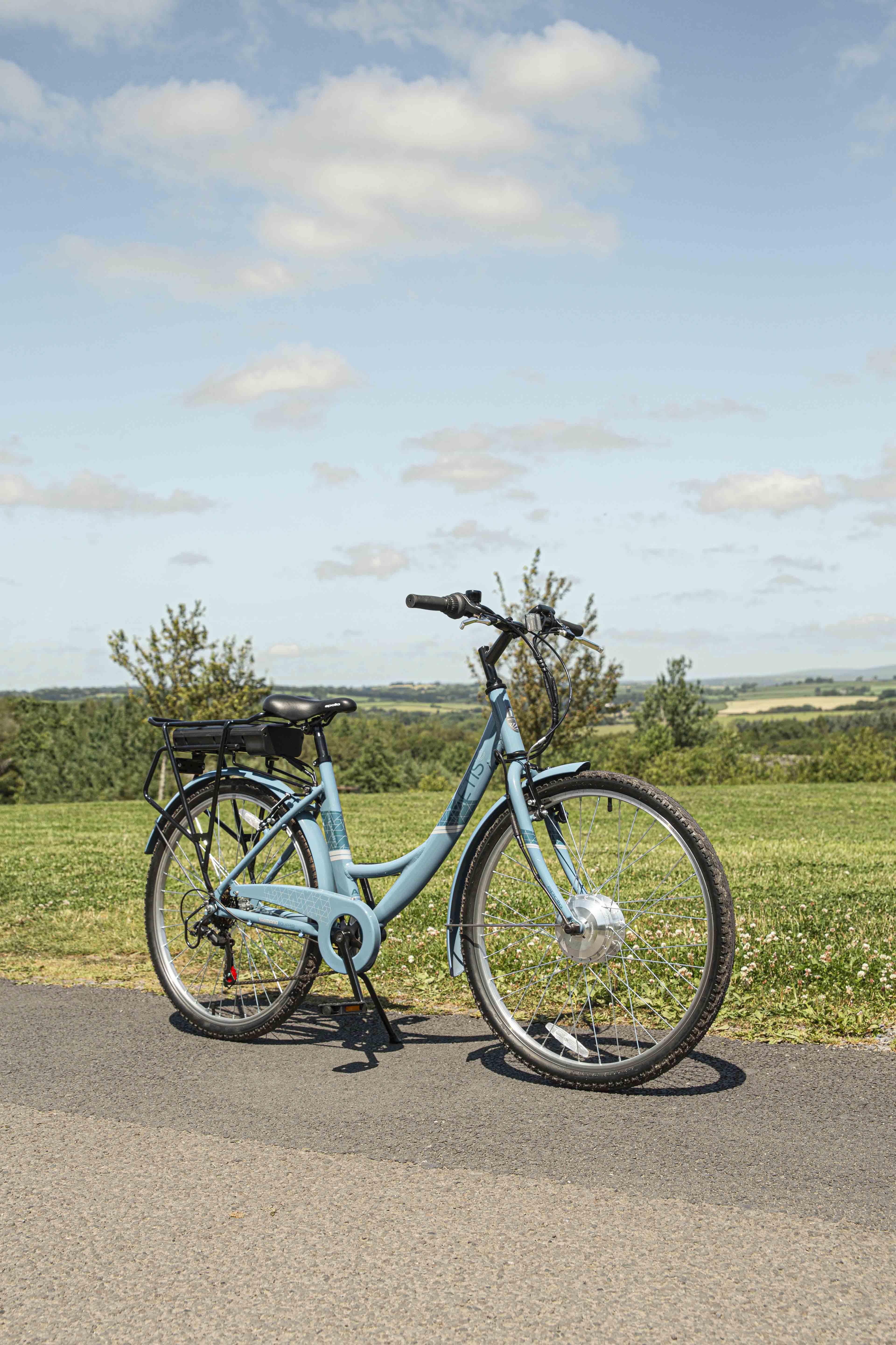 Second Hand Grade C - Apollo Metis Womens Electric Hybrid Bike - S, M Frames