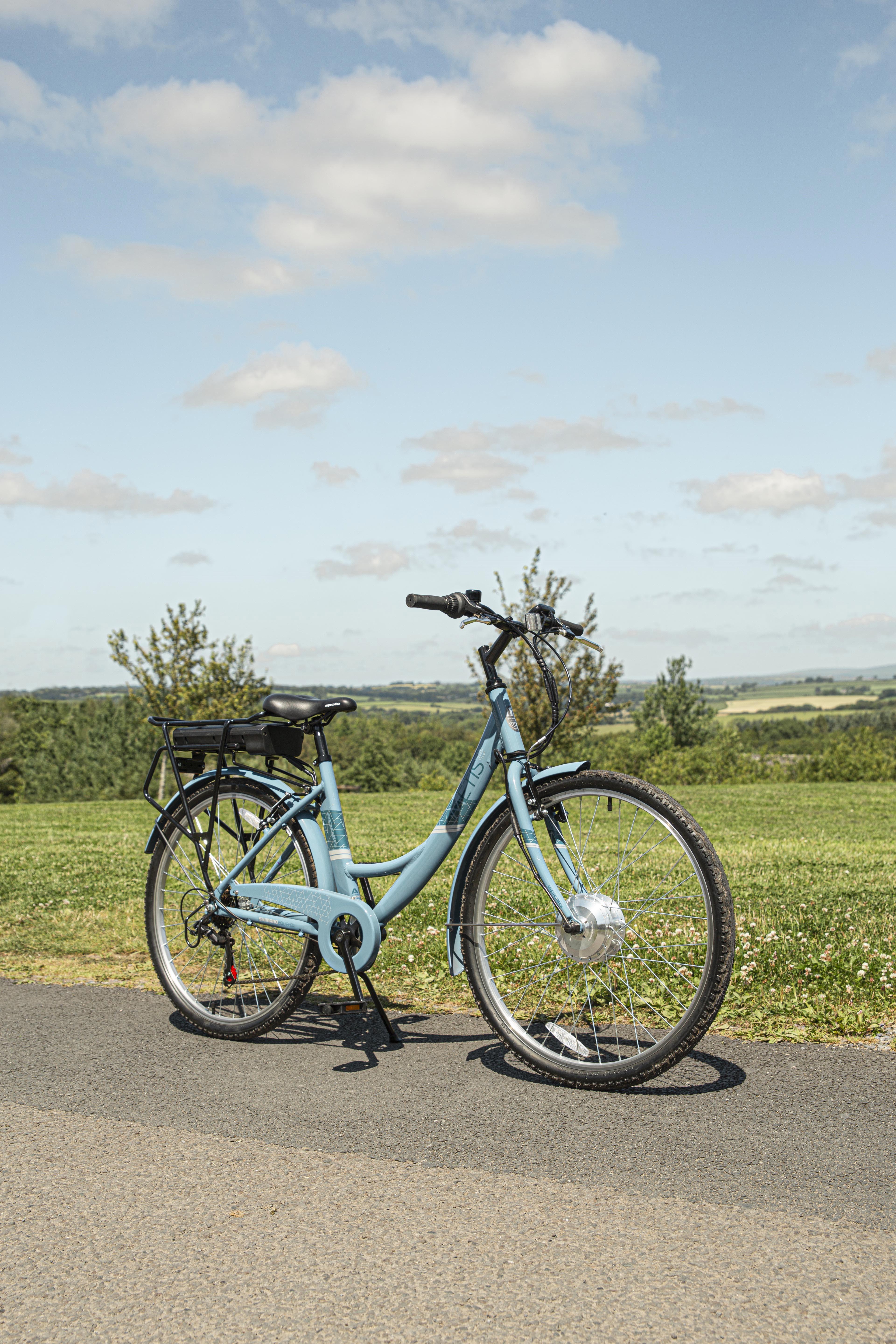 Second Hand Grade C - Apollo Metis Womens Electric Hybrid Bike Microshift - M Frame
