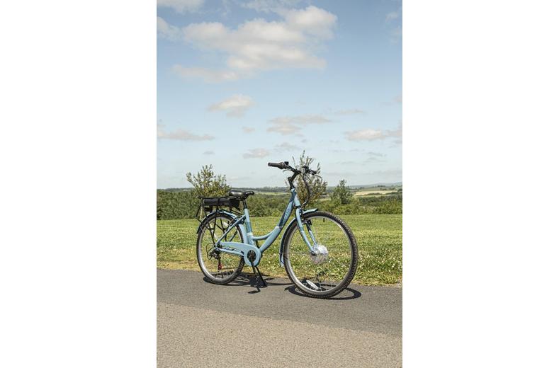 Second Hand Grade C - Apollo Metis Womens Electric Hybrid Bike Microshift - M Frame Second Hand Grade C - Apollo Metis Womens Electric Hybrid Bike Microshift - M Frame