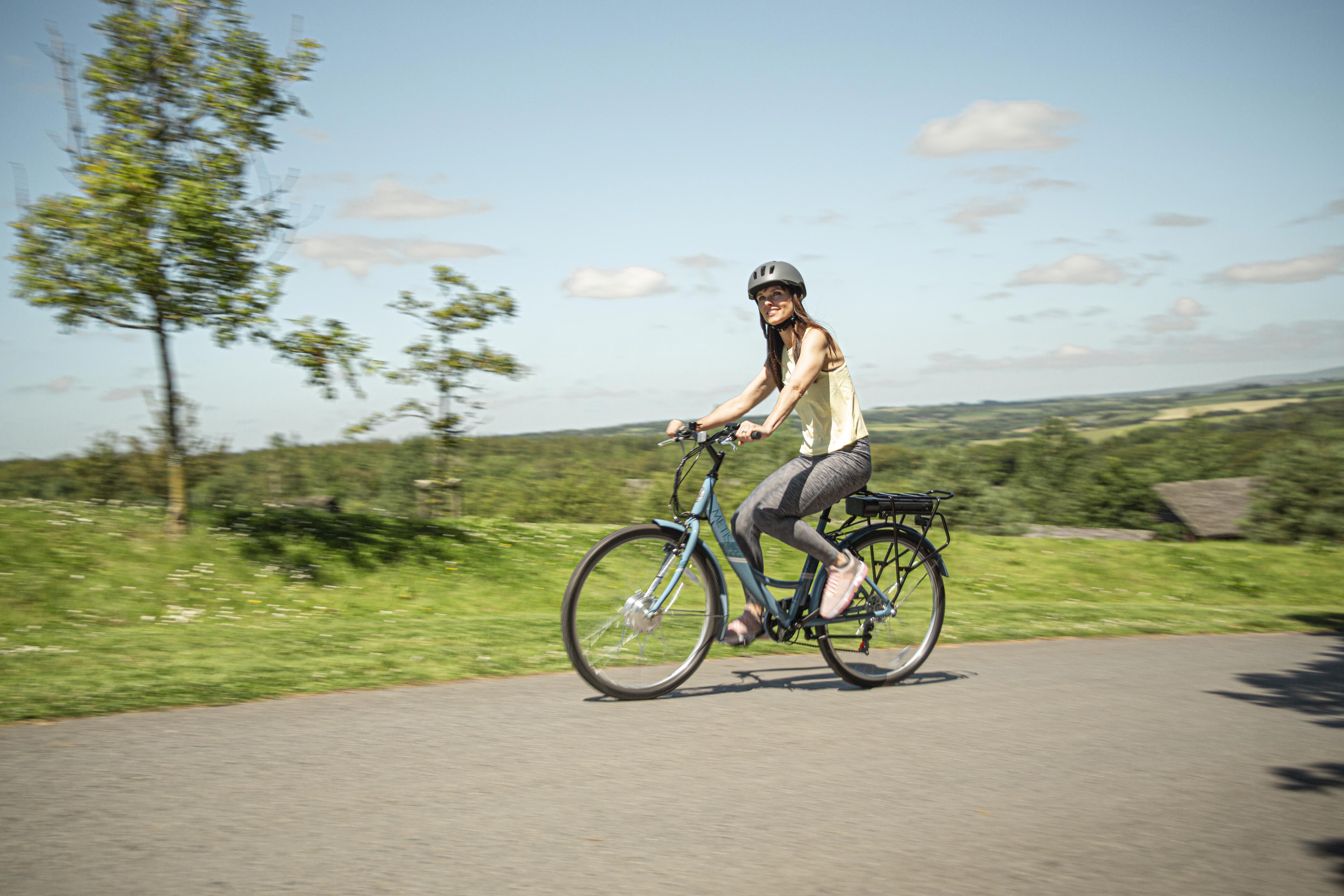 Second Hand Grade C - Apollo Metis Womens Electric Hybrid Bike Microshift - M Frame